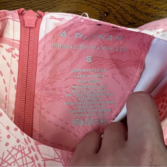 A. Putnam Golf Wrap Dress in tea rose embroidery print pink - Picture 5 of 6